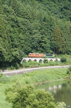めがね橋を渡る列車！