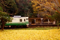 「トトロ」のキャラが出迎える小湊鉄道の上総大久保駅！