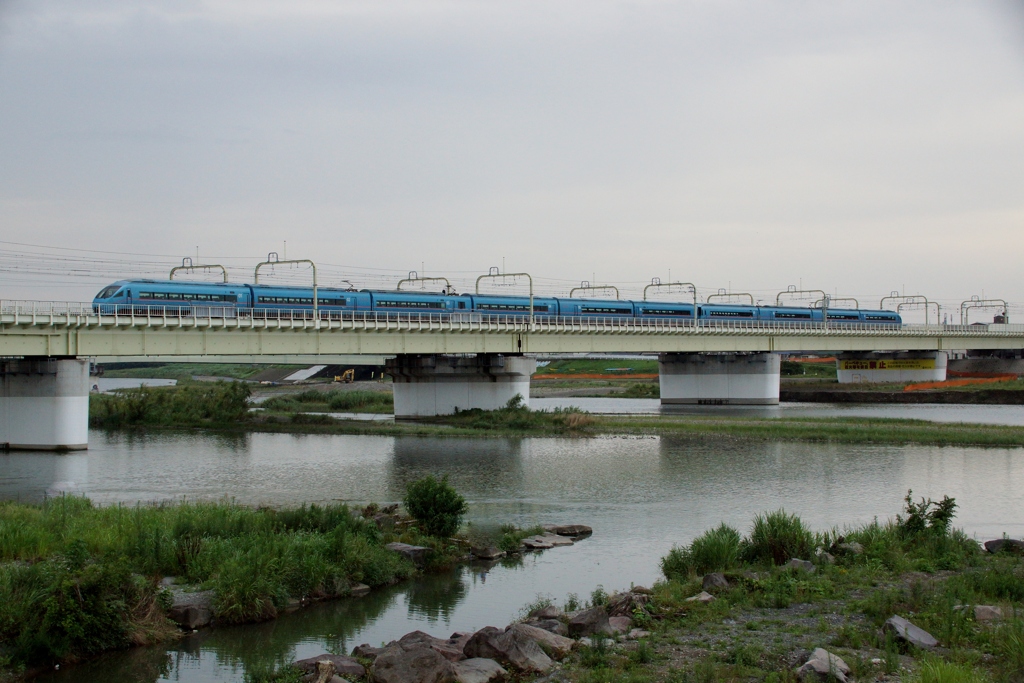 多摩川橋梁を往く小田急MSEロマンスカー！
