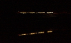 早戸の築堤を422Dが・・・