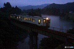夕暮れ黄昏時間を走る只見線！