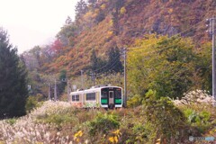 只見駅出発して行く回送列車！