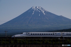 雪解け富士山と新幹線！
