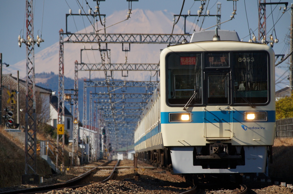 小田急8000系電車と富士山！