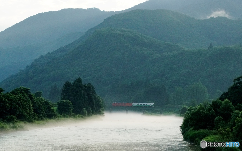 夏の川霧風景！