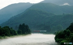 夏の川霧風景！