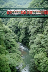 新緑の出山橋梁！