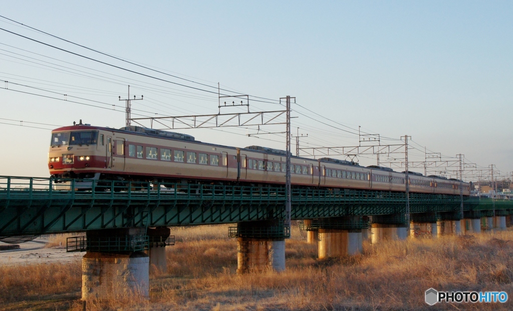 中央線を走る臨時特急「踊り子」号！