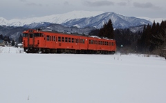 上野尻で異例のタラコ色編成！