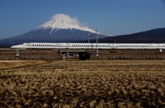 冠雪後の富士山と新幹線！①