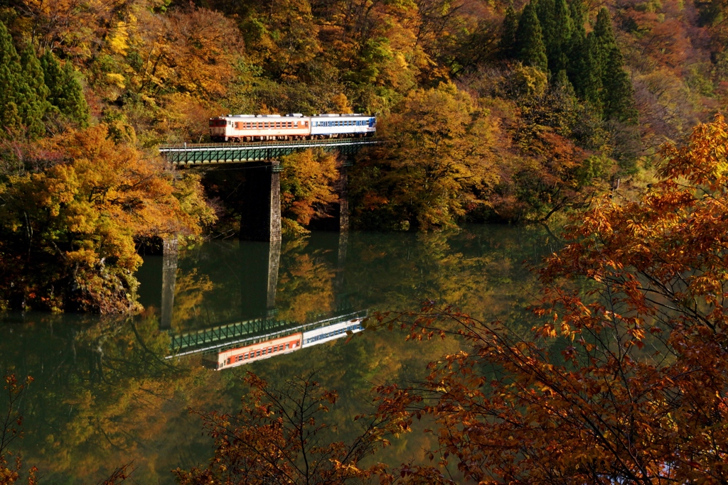紅葉の大巻橋梁①