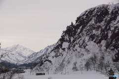 山深い雪原を走るキハ！