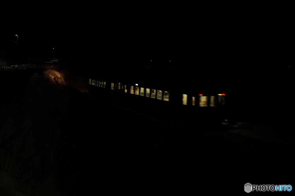 夜明け前の送り込み回送列車！