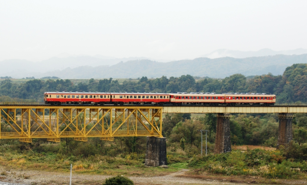 一戸橋梁を渡る臨時列車ぐるり周遊号