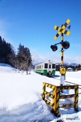 青空の中に踏切警報機！