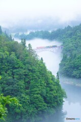 夢幻峡の橋梁を走る只見線！