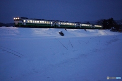 初冬の只見線始発列車422D！