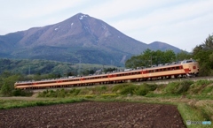 磐梯山と485系電車！