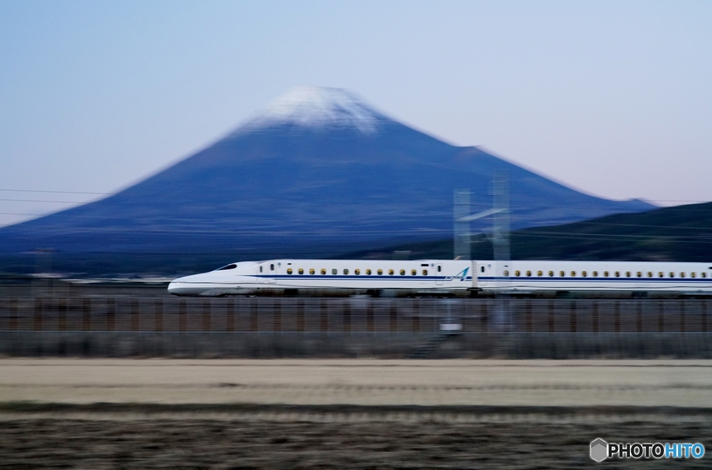 新幹線と富士山！（流し撮り）