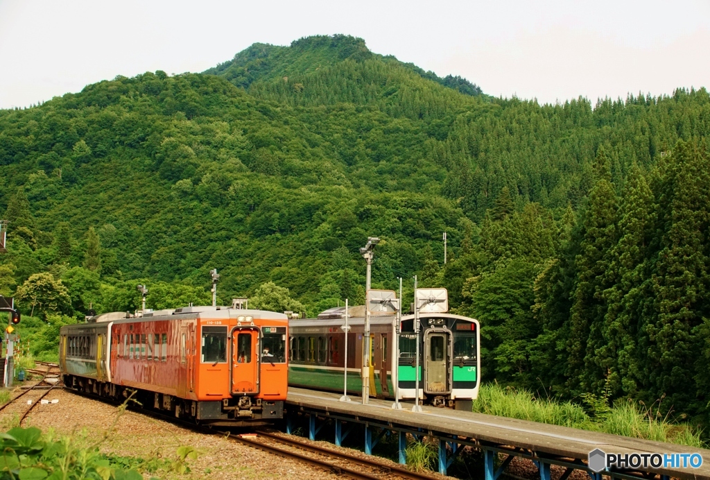 地方駅の列車並びシーン！