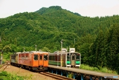 地方駅の列車並びシーン！