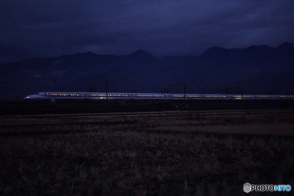 夕暮れ黄昏時間の東海道新幹線！