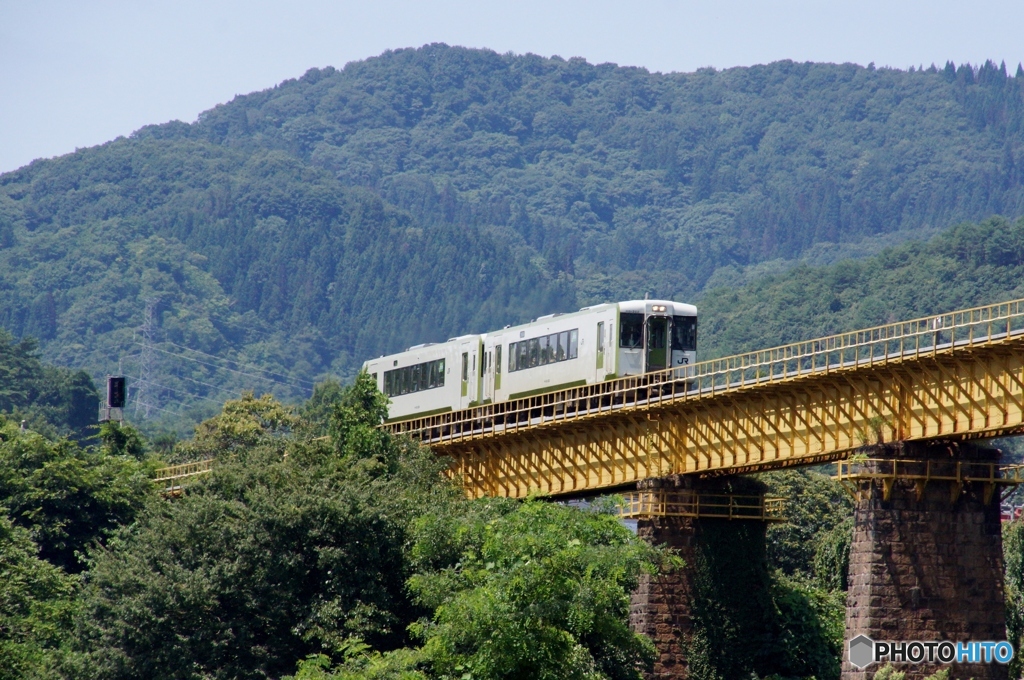 有名な一戸橋梁を走るキハ110！