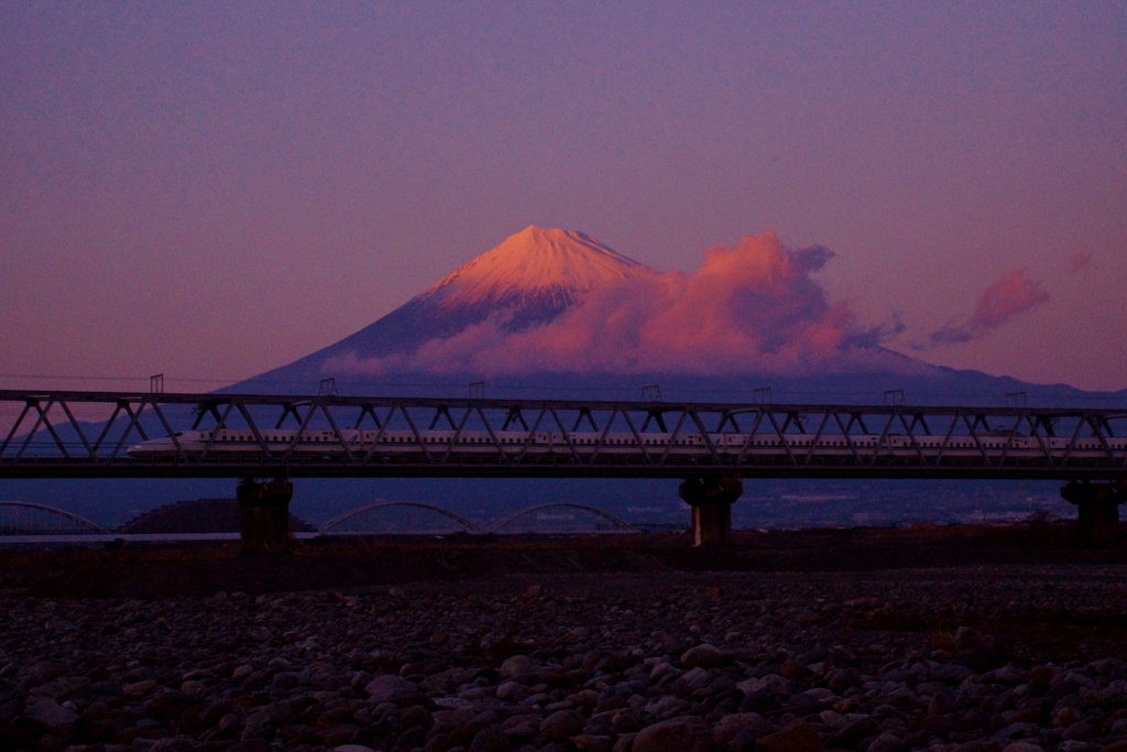 赤富士に東海道新幹線！