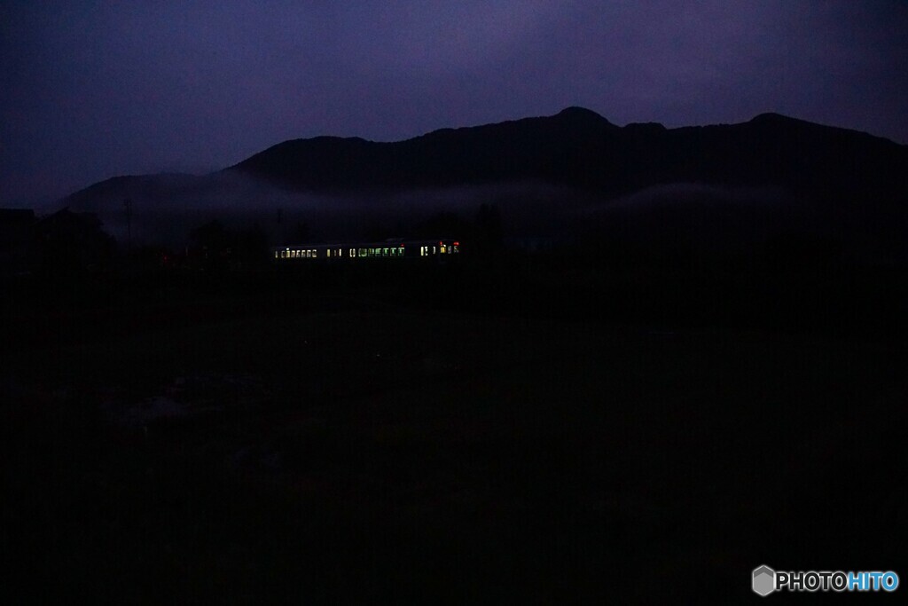 暗闇の始発列車！バックビュー！