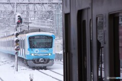 雪が降る中の小田急線！