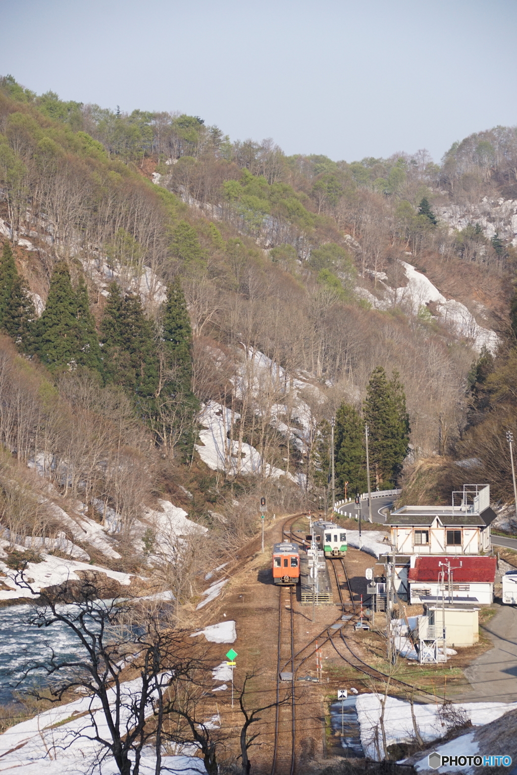 只見線大白川駅　早朝の列車交換！