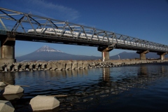 東海道新幹線と富士山①