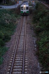 遠くから列車がやって来る！