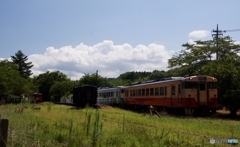 小湊鉄道の里見駅　車両オンパレード！