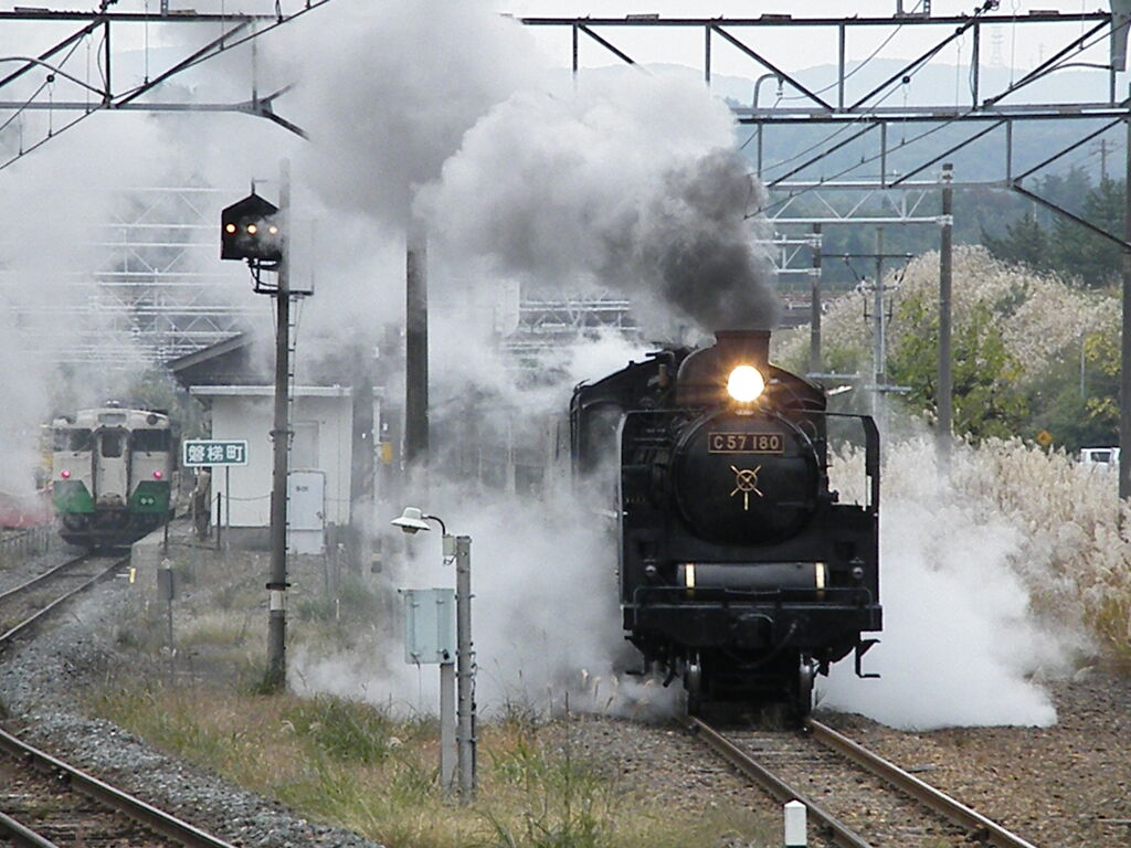 磐梯町駅で列車交換！