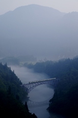 今シーズンの只見線第１橋梁の川霧はコレでした。