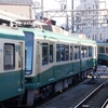 江ノ電江ノ島駅での列車交換風景！