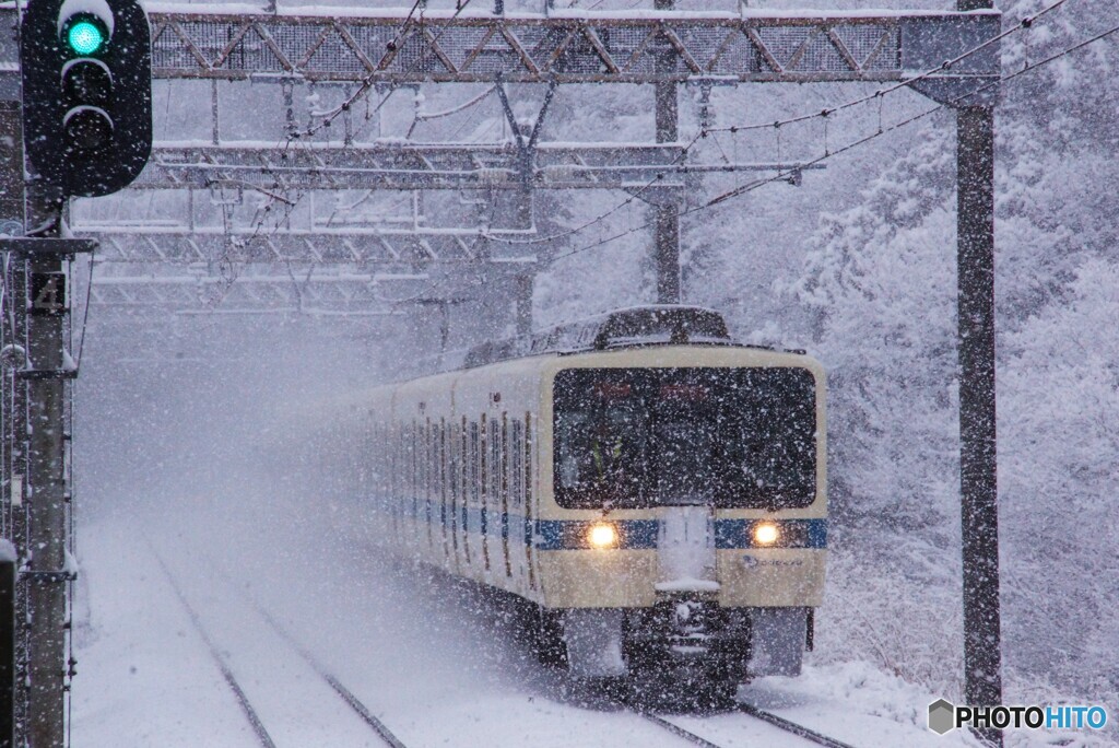 東京地方も大雪⁈小田急8000系奮闘！