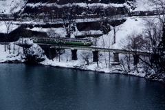 只見川とキハ40！