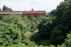 小さな黄色い鉄橋！