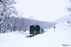 只見線　会津西方駅に…