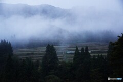 長閑な風景に山霧と只見線！