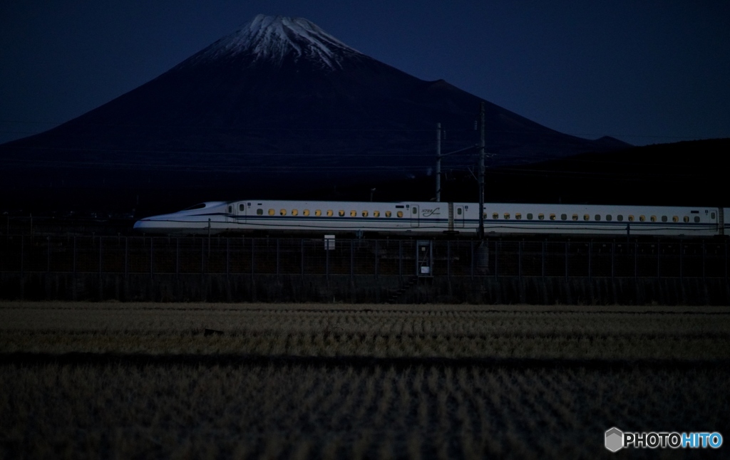 新幹線と富士山！夜明け！