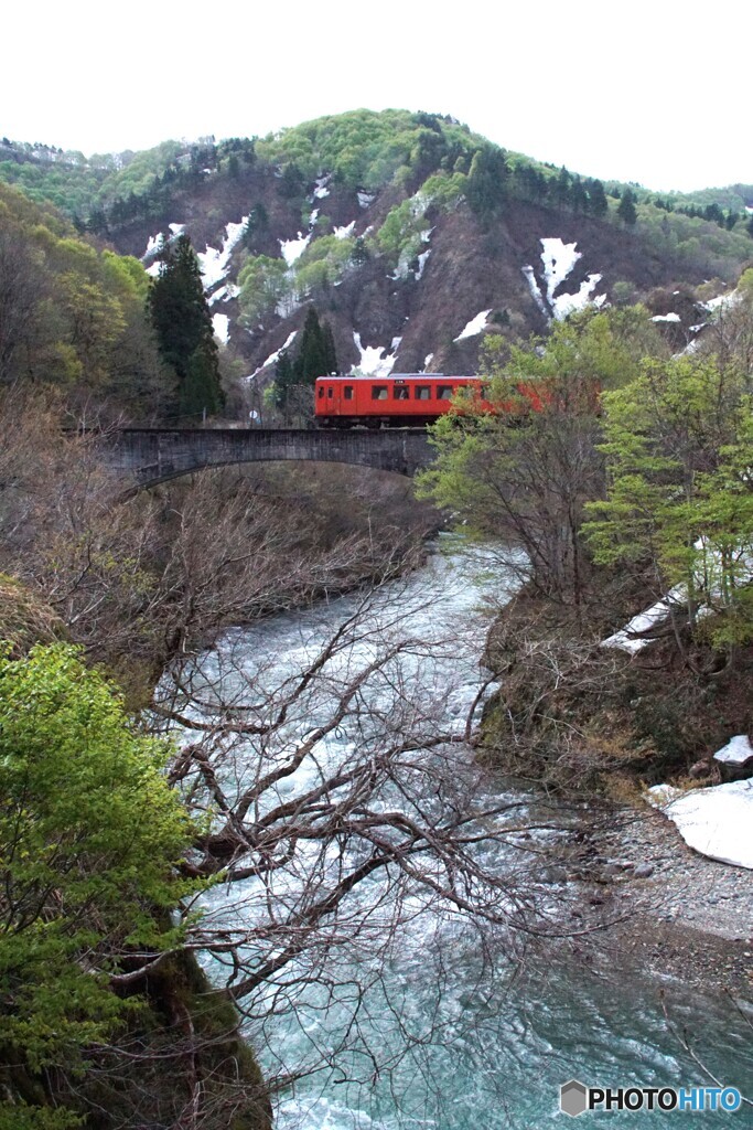 雪解けの川と新緑！