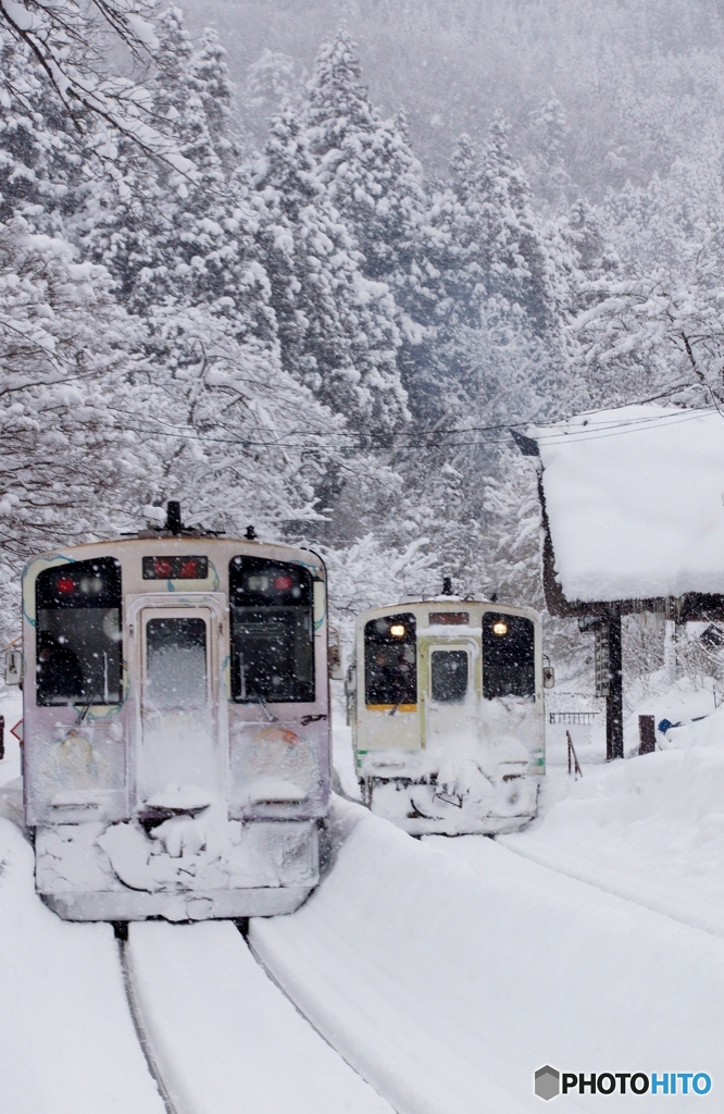 あいづ鉄道　湯野上温泉駅　列車交換！