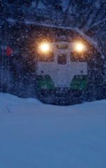 吹雪の中迫るキハ40！②