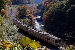 諏訪峡の紅葉＆107系