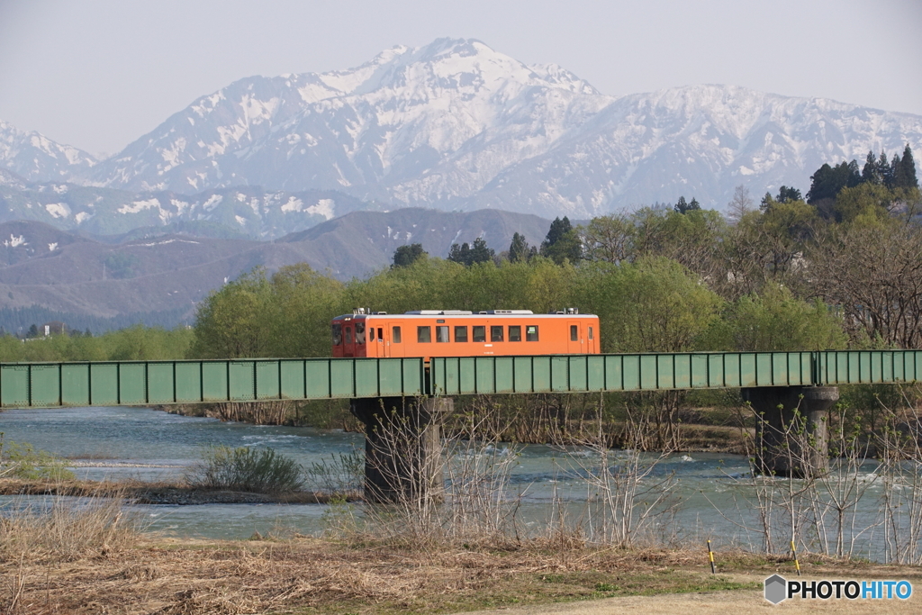 八海山を背景に！