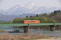 八海山を背景に！