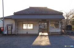 西日を受ける上総鶴舞駅！